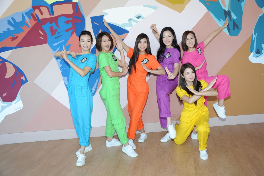 做過主持工作。